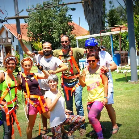 Πανσιόν Adrenalin Village