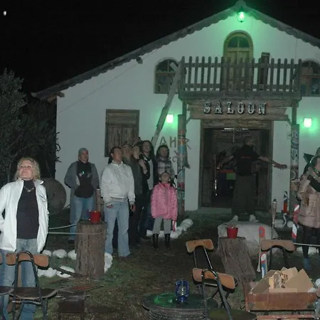 Adrenalin Village Πανσιόν Φετιγιέ