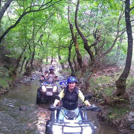 게스트하우스 Adrenalin Village 3*